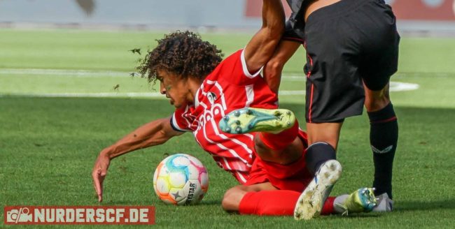 Kiliann Sildillia grätscht bald in der Europa League. (Foto: nur-der-scf.de)